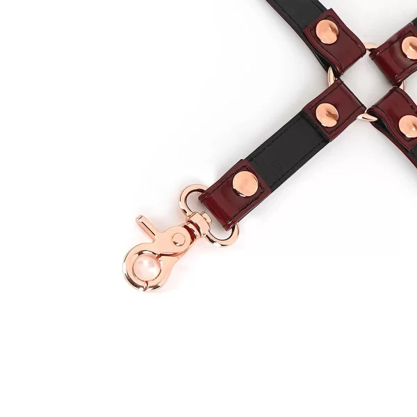 »BDSM Hogtie Connector Wine Red« Aus Leder Von »LiebeSeele« 3