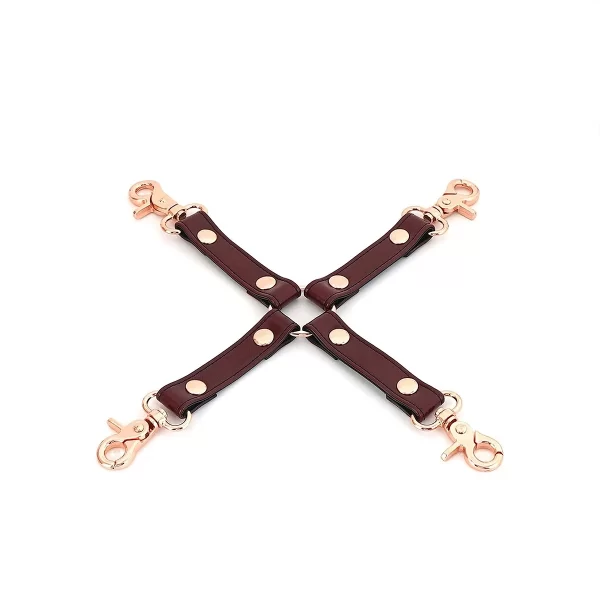 »BDSM Hogtie Connector Wine Red« Aus Leder Von »LiebeSeele« 1